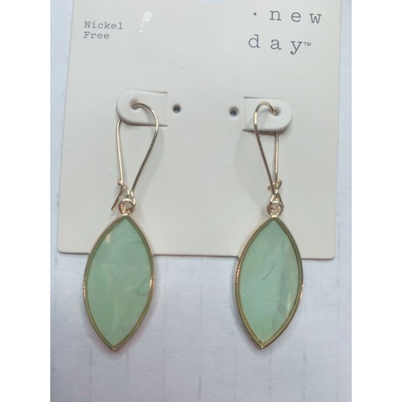 A New Day Genuine Abalone Shell Oval Green Drop Dangle Earrings Nickle Free New - Picture 4 of 4